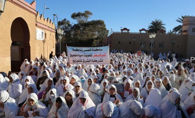 بالحايك التقليدي.. آلاف النساء بفكيك يتظاهرن رفضا لخوصصة المياه