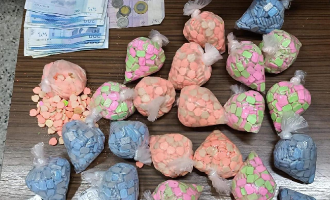 مكناس.. سقوط عصابة تتاجر في المخدرات وضبط 6300 قرص مهلوس
