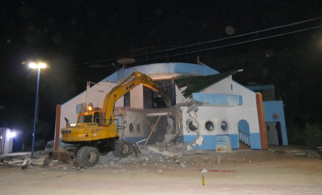 شاطئ آسفي يودع نادي الرياضات البحرية بعد أن دكته ارضا ” التراكسات” امتثالا لقرار تحرير الملك البحري بشاطئ آسفي