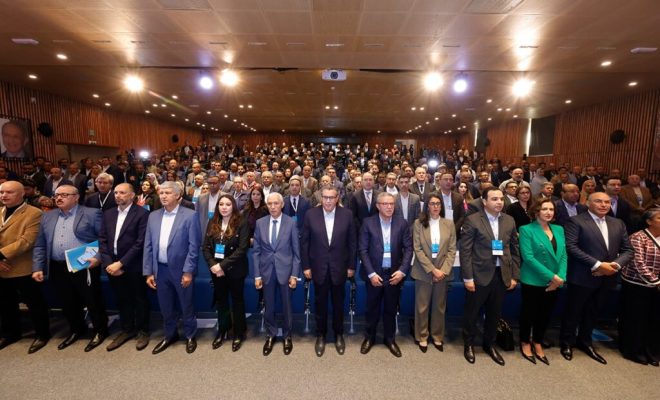 “الأحرار” يُشيد بأداء الحكومة: تحول نوعي في المقاربات والسياسات العمومية