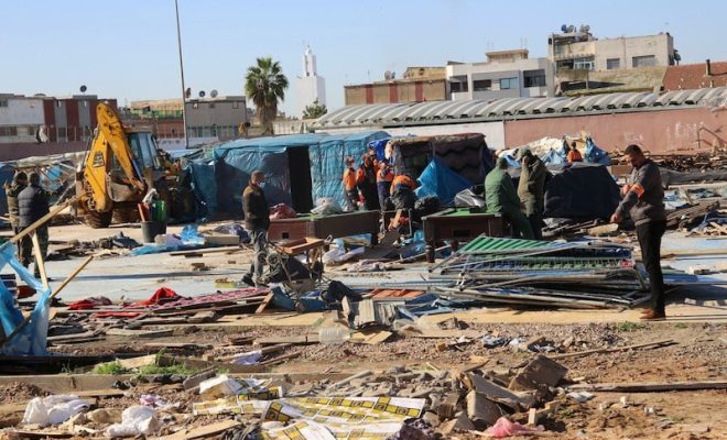 السلطات تُخلي محيط محطة أولاد زيان من المهاجرين وتعثر على جثة متفحمة