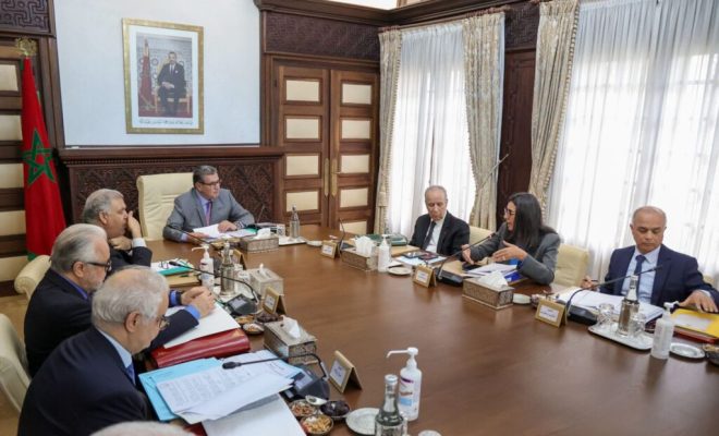 رسمياً.. الحكومة تصادق على النظام الأساسي الخاص بموظفي قطاع التعليم