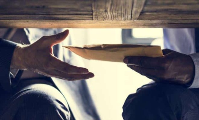 دراسة رسمية: “الكريمات” والصفقات العمومية والتوظيف أبرز بؤر الفساد بالمغرب