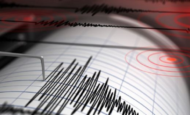صاحبها رعد وبرق قوي.. هزة أرضية تضرب مدن الشمال