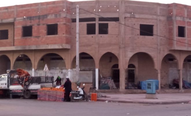 مشروع تجاري وسكني مع وقف التنفيذ حتى اشعار اخر