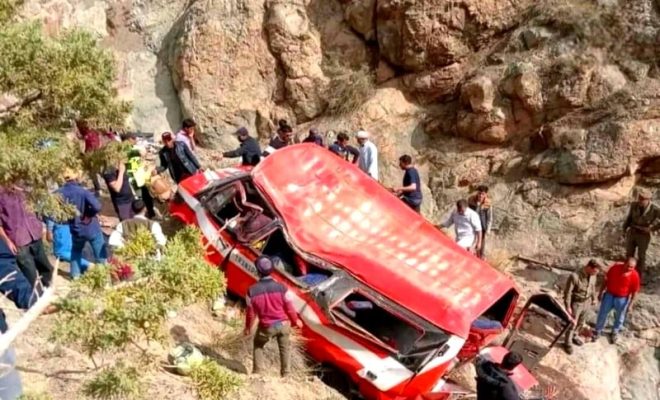 حادثة سير خطيرة تُودي بحياة 9 أشخاص وتُصيب 8 آخرين في أزيلال