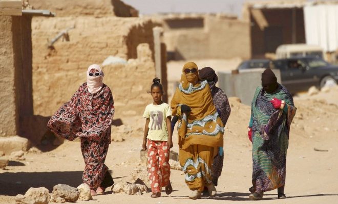 منظمة غير حكومية: الجزائر تغض الطرف عن النساء ضحايا العنف بمخيمات تندوف