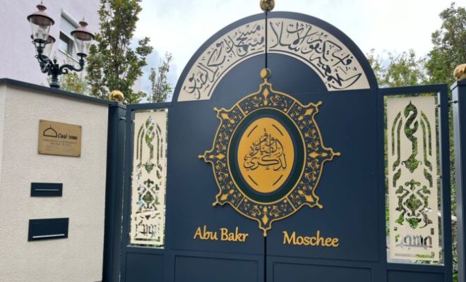 مسجد أبي بكر الصديق.. معلمة إسلامية بمعمار مغربي تصدح بصوت التسامح من قلب ألمانيا