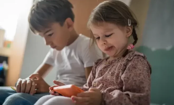 الحكومة تطلق حملة لتجنيب الأطفال مخاطر التكنولوجيا