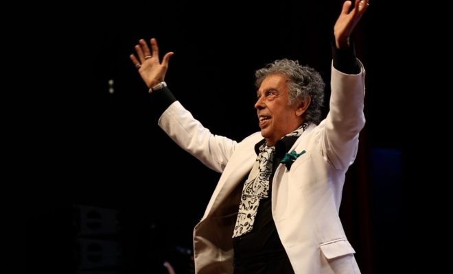 أسطورة الطرب المغربي يعود.. عبد الوهاب الدكالي: “الزمن تغيّر، والمثقفون ولىّ زمنهم”