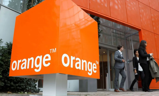 أورنج تعلن عودة خدمة الإنترنت وتعتذر لزبنائها بمنح يوم مجاني تعويضي بعد الانقطاع المفاجئ