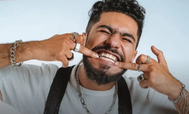 طوطو يُنهي الجدل حول خبر حبسه ويهدد بالمتابعة القضائية لكل من روّج الأكاذيب